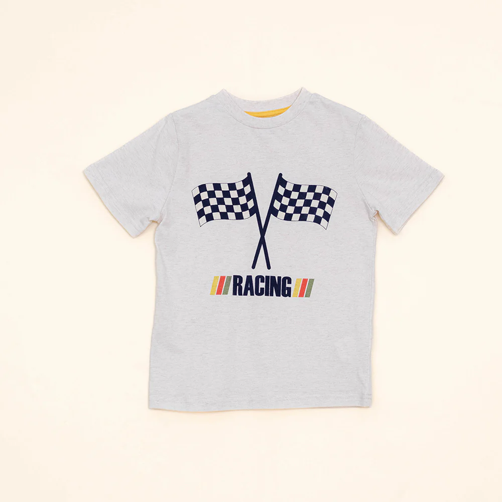 Franela Color Hueso de Algodón con Gráfico de Carrera para Niño YM109861